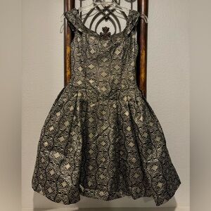 Victor Costa for Lord & Taylor black and gold full skirt cocktail dress size SM